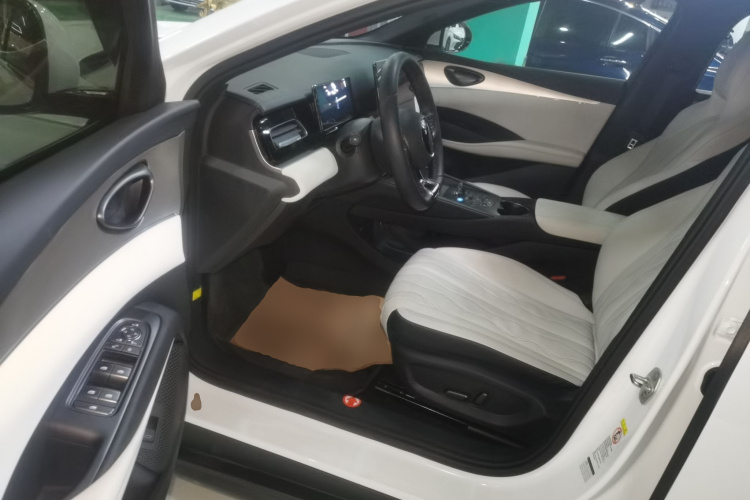 比亚迪 海豹06新能源 2024款 DM-i 120KM旗舰型中控内饰7003