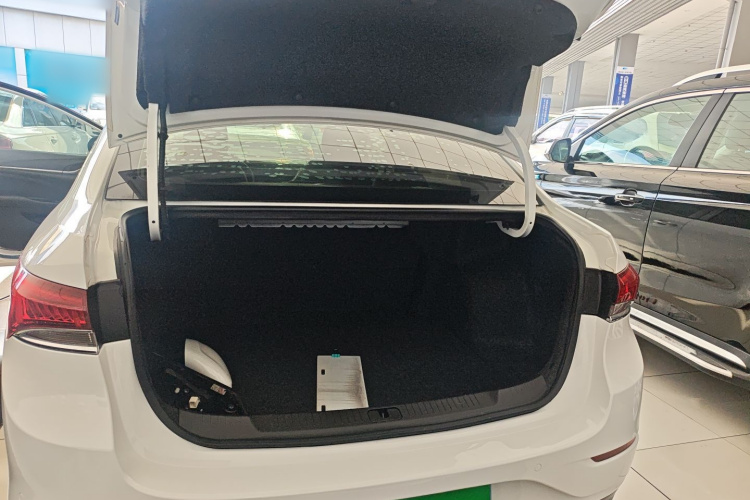 别克 英朗 2021款 1.3T 自动轻混动精英型机舱底盘23