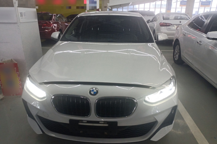 宝马1系 2023款 120i M运动版车身外观2