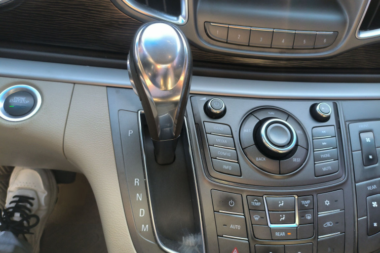 别克GL8 2011款 2.4L LT豪华商务行政版局部细节18