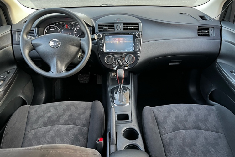 日产 骐达TIIDA 2014款 1.6L CVT舒适型中控内饰7001