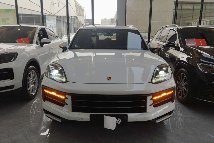 保时捷 2024款 Cayenne 3.0T车身外观2
