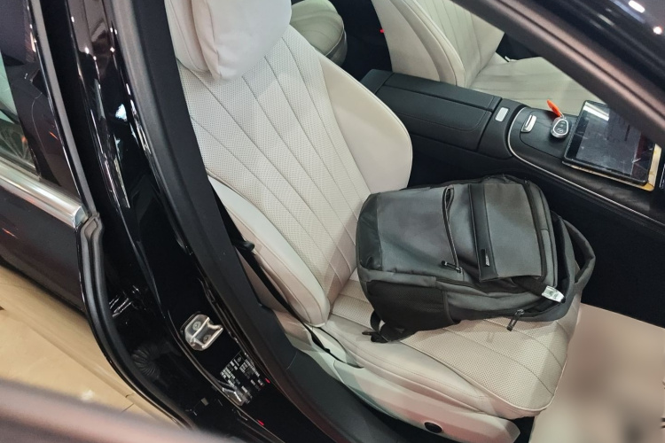 奔驰E级 2024款 E 300 L 时尚运动型局部细节41