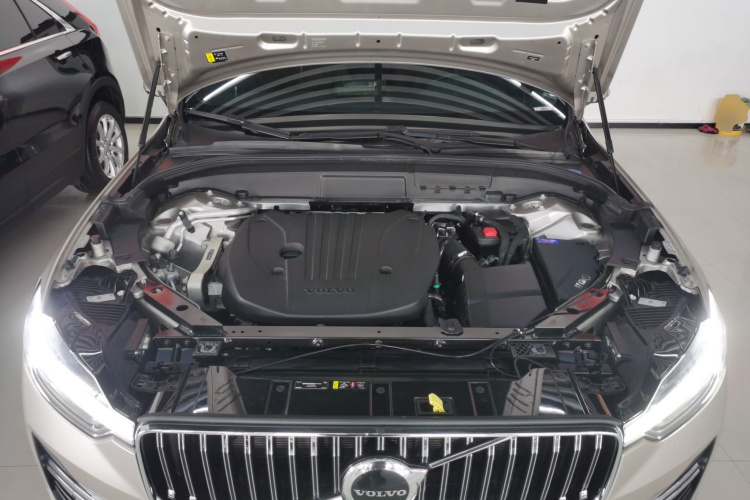 沃尔沃XC60 2024款 B5 四驱智逸豪华版机舱底盘24