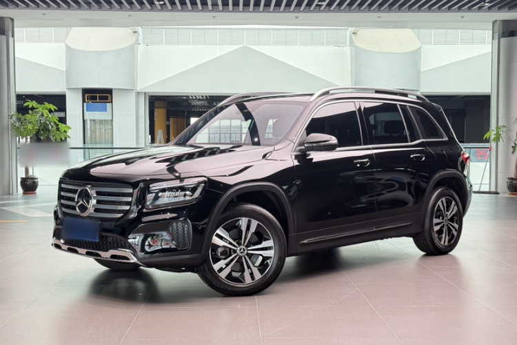 奔驰GLB 2024款 改款 GLB 200 动感型车身外观1