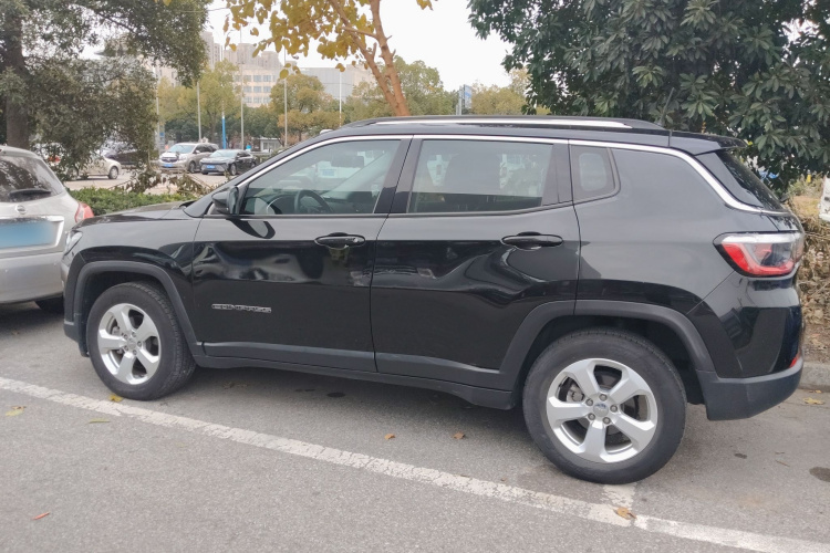 Jeep 指南者 2019款 220T 自动家享版车身外观4