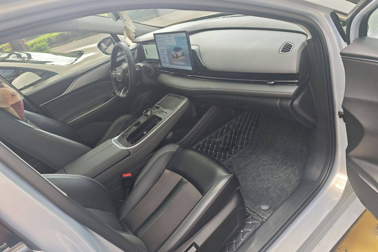 埃安 AION S Plus 2023款 80 科技版 三元锂局部细节9005