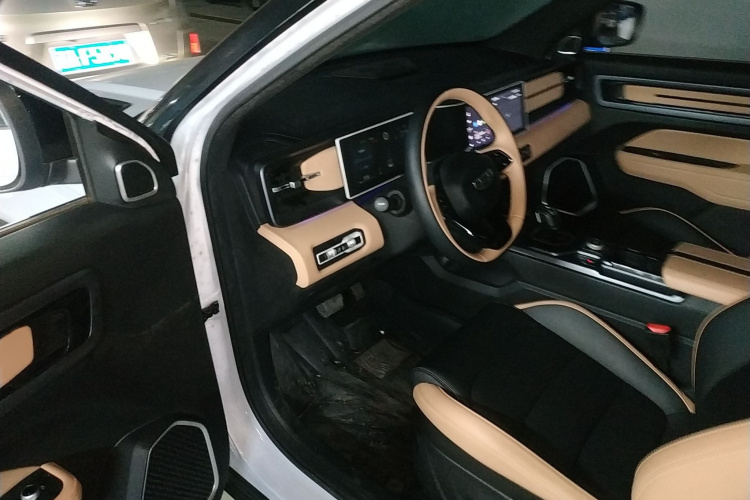 吉利汽车 吉利icon 2025款 玲珑 1.5TD 金喜版中控内饰7003