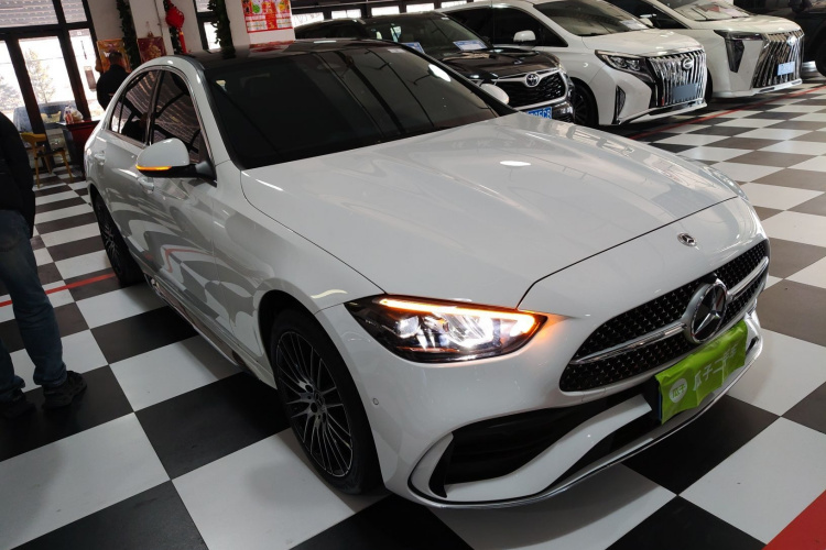 奔驰C级 2023款 C 260 L 运动版车身外观3