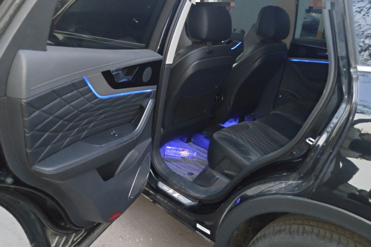 红旗HS5 2022款 改款 2.0T 智联旗享版中控内饰7004