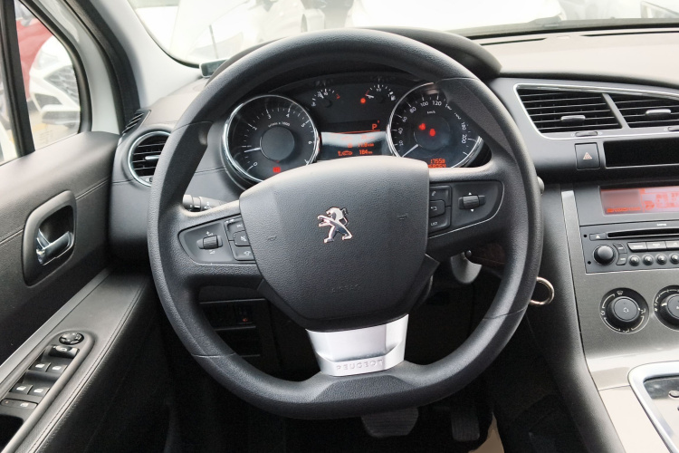 标致3008 2018款 2.0L 自动经典版中控内饰13