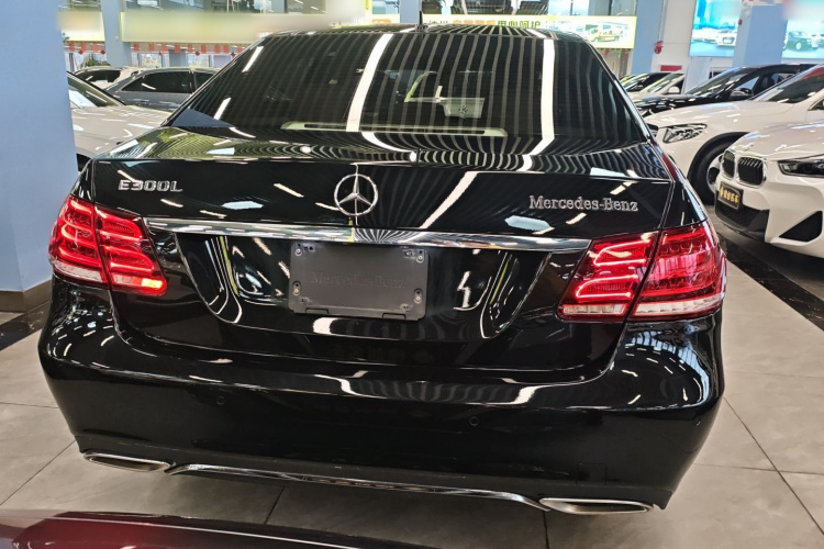 奔驰E级 2015款 改款 E 200 L车身外观6