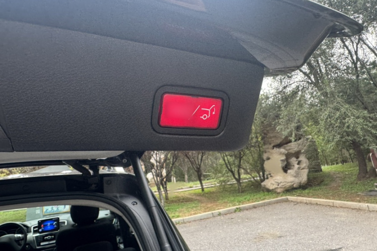 奔驰M级 2014款 ML 320 4MATIC中控内饰7007