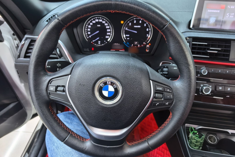 宝马2系(进口) 2018款 220i 敞篷轿跑车 运动设计套装局部细节13