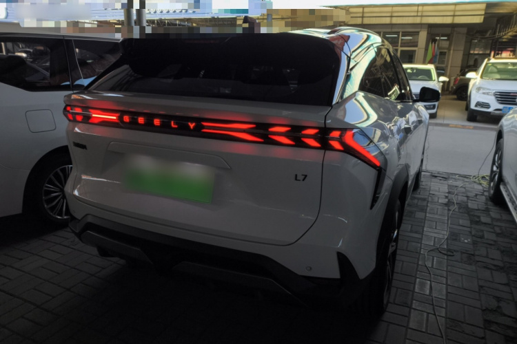 吉利银河 银河L7 2023款 1.5T 115km 星舰车身外观7