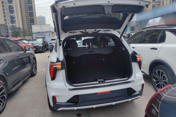 领克01 2023款 1.5TD EM-F 晨曦机舱底盘23