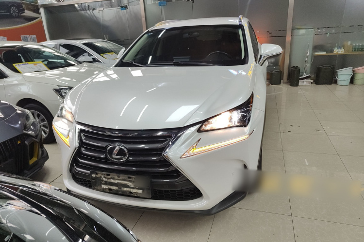 雷克萨斯NX 2015款 200 前驱 锋行版车身外观2