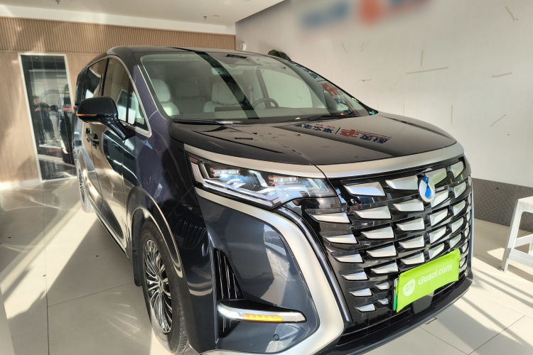 腾势D9 2022款 DM-i 970 四驱旗舰型车身外观3