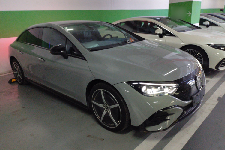 奔驰EQE 2022款 350 先型特别版车身外观3