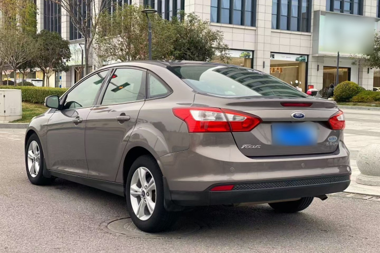 福特 福克斯 2012款 三厢 1.6L 自动风尚型车身外观6003