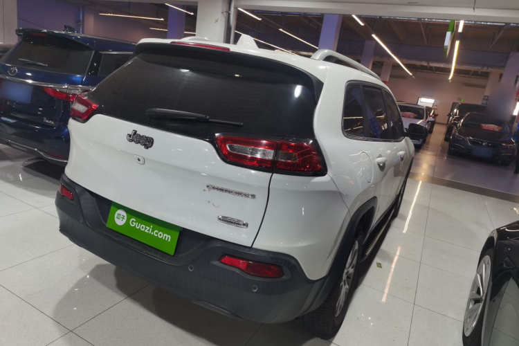 Jeep 自由光 2016款 2.0L 优越版车身外观7