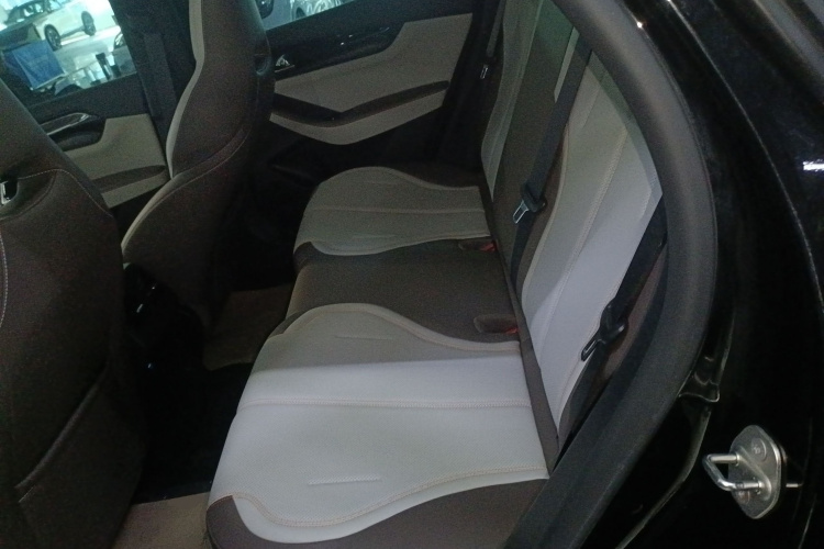 比亚迪 秦PLUS 2024款 荣耀版 DM-i 55KM领先型中控内饰21