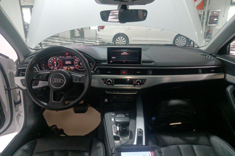 奥迪A4L 2018款 30周年年型 40 TFSI 时尚型中控内饰12