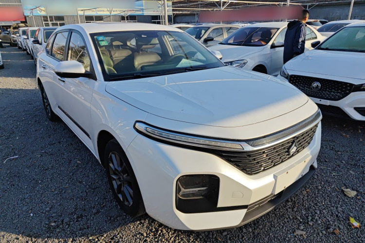 宝骏RC-5 2020款 1.5L 手动智耀豪华型车身外观3