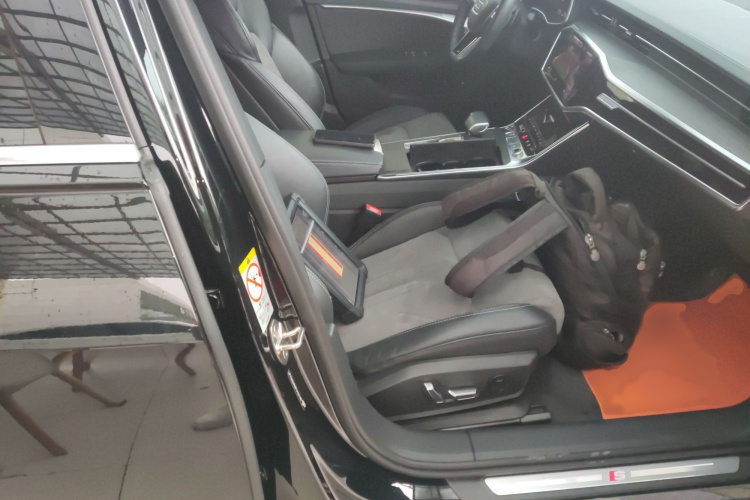 奥迪A6L 2024款 45 TFSI quattro 臻选动感型局部细节41