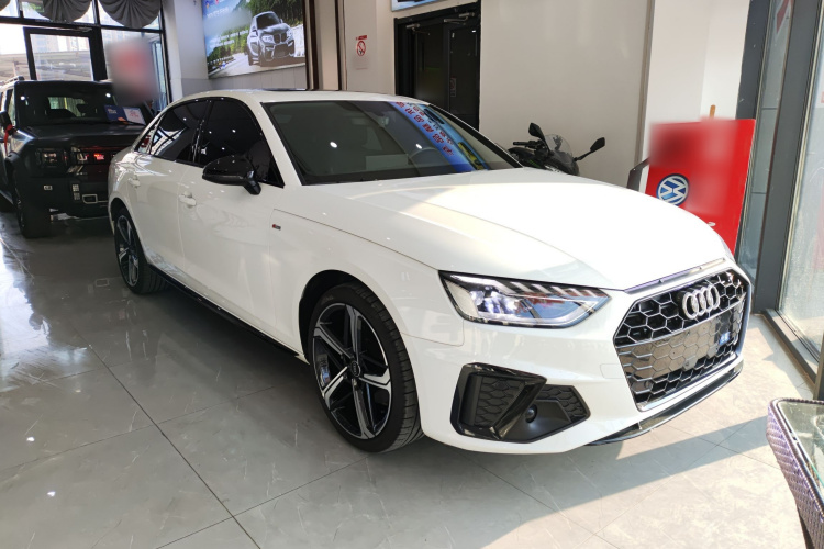 奥迪A4L 2024款 40 TFSI 豪华动感型车身外观3