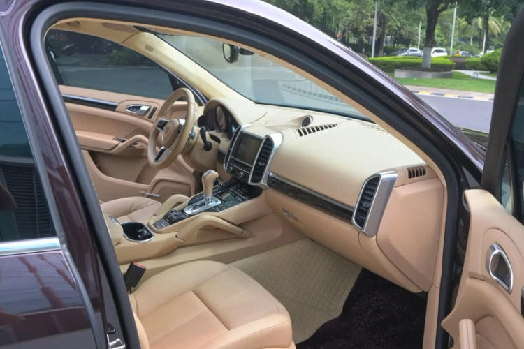 保时捷 2015款 Cayenne 3.0T中控内饰7015