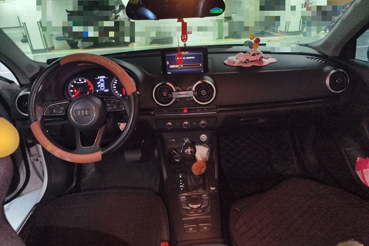 奥迪A3 2018款 30周年年型 Limousine 35 TFSI 时尚型中控内饰7002