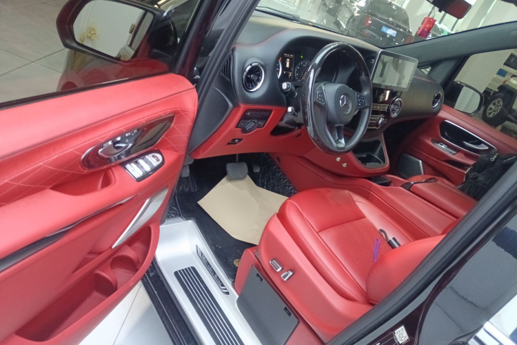 奔驰 威霆 2021款 2.0T 商务版 7座中控内饰20