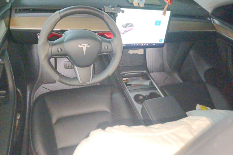 特斯拉 Model Y 2022款 后轮驱动版中控内饰7002