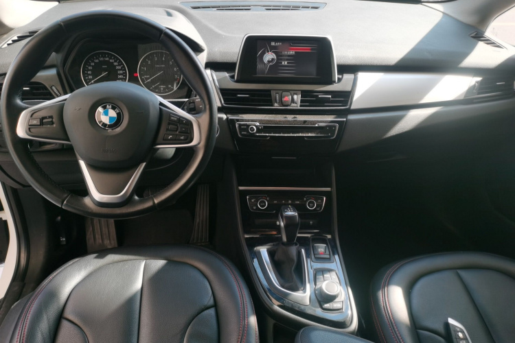 宝马2系旅行车(进口) 2015款 218i 领先型中控内饰12