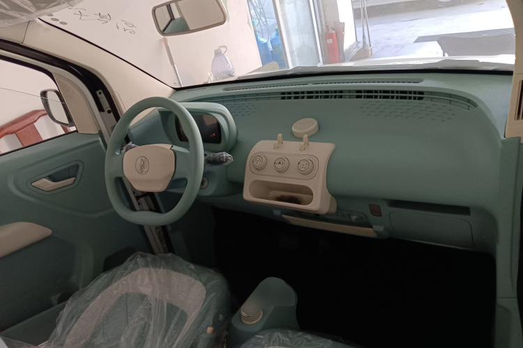 凌宝汽车 凌宝uni 2025款 微甜版 11.52kWh中控内饰12