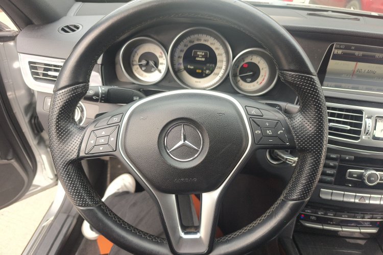奔驰E级 2014款 改款 E 260 L 运动型局部细节13