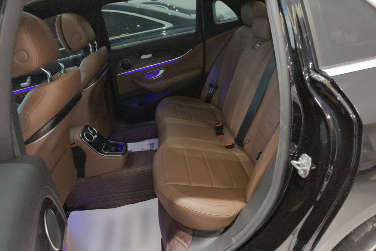 奔驰E级 2022款 改款二 E 260 L 运动型中控内饰21