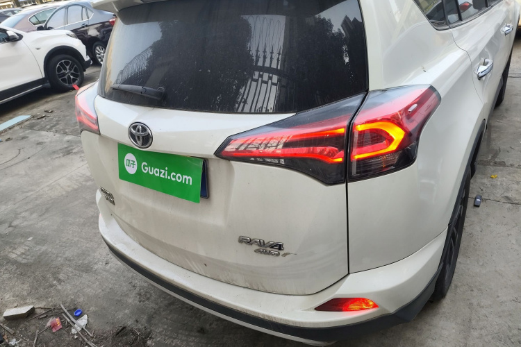 丰田 RAV4荣放 2018款 2.5L 自动四驱精英i版车身外观6