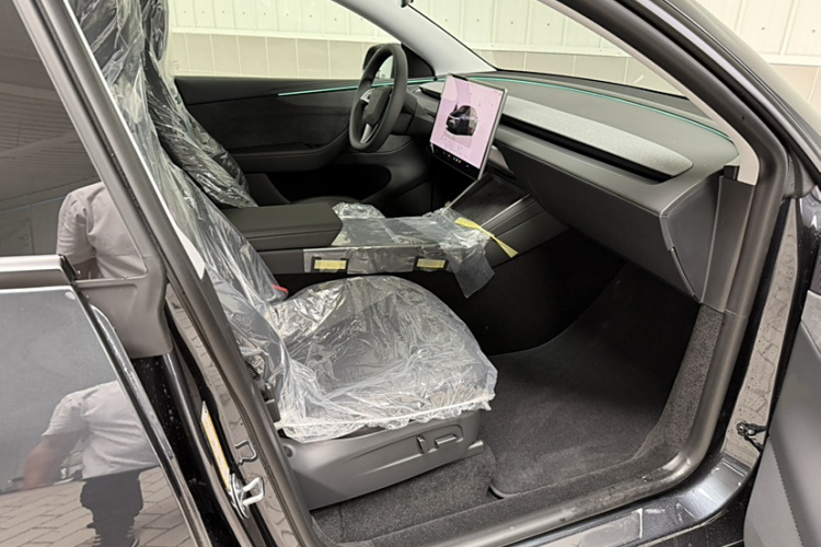 特斯拉 Model Y 2025款 改款 长续航全轮驱动版中控内饰7010
