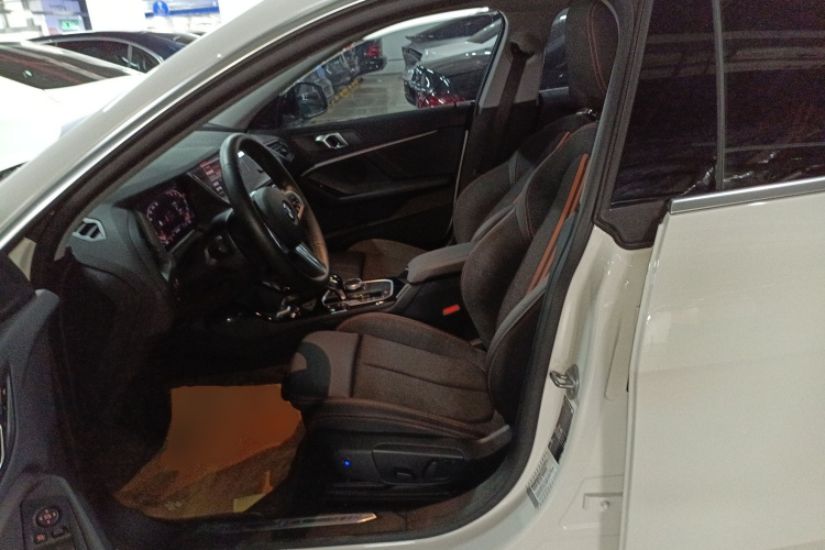 宝马2系(进口) 2023款 225i 四门轿跑车 M运动套装中控内饰19