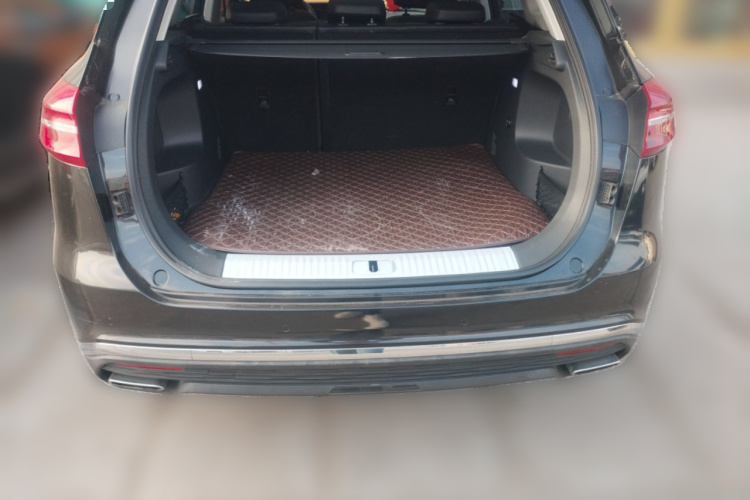 红旗HS5 2022款 改款 2.0T 智联旗享版中控内饰23