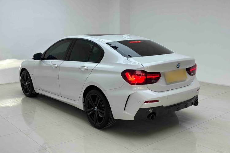 宝马1系 2023款 125i M运动曜夜版车身外观6007