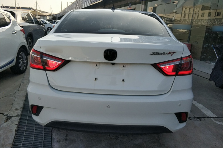 长安 逸动DT 2019款 1.6L 自动智享型 国VI车身外观6