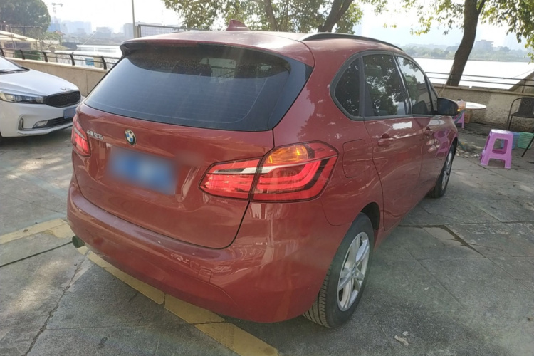 宝马2系旅行车 2016款 218i 领先型车身外观7