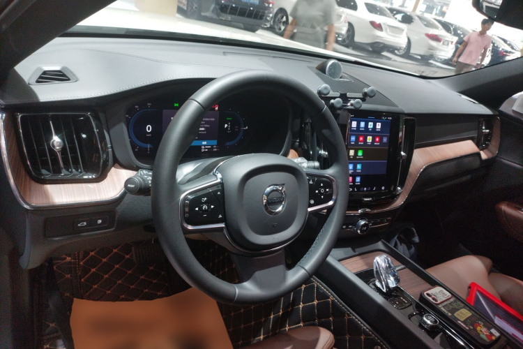 沃尔沃XC60新能源 2023款 T8 插电混动 长续航四驱智远豪华版中控内饰12