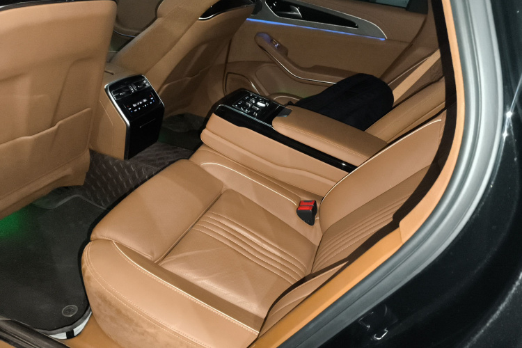 红旗H9 2020款 改款 2.0T 智联旗畅版中控内饰7004