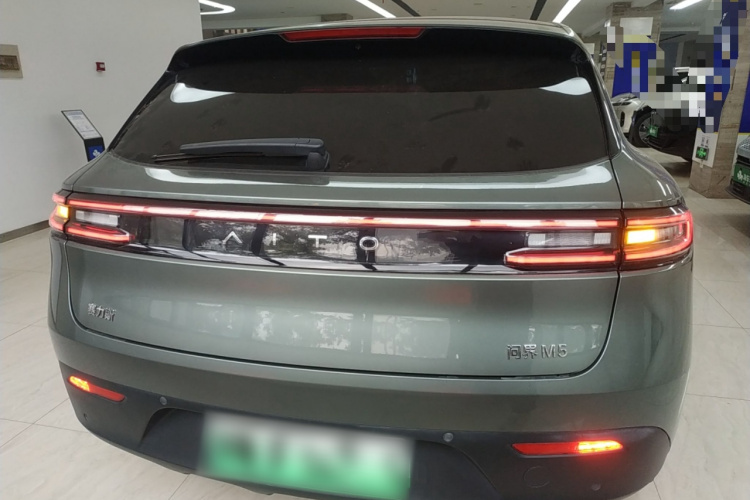 鸿蒙智行 问界M5 2022款 增程后驱标准版车身外观6