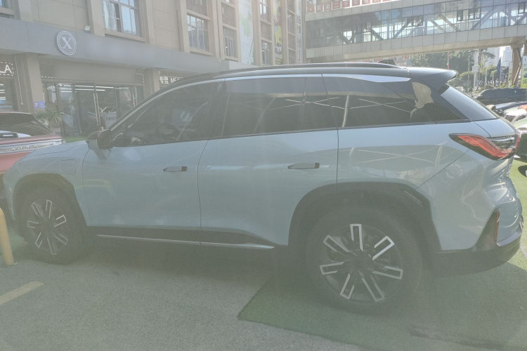 蔚来ES6 2020款 600KM 运动版车身外观4