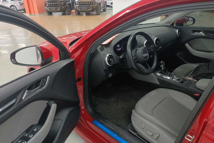 奥迪A3 2019款 Limousine 35 TFSI 时尚型 国V中控内饰7003